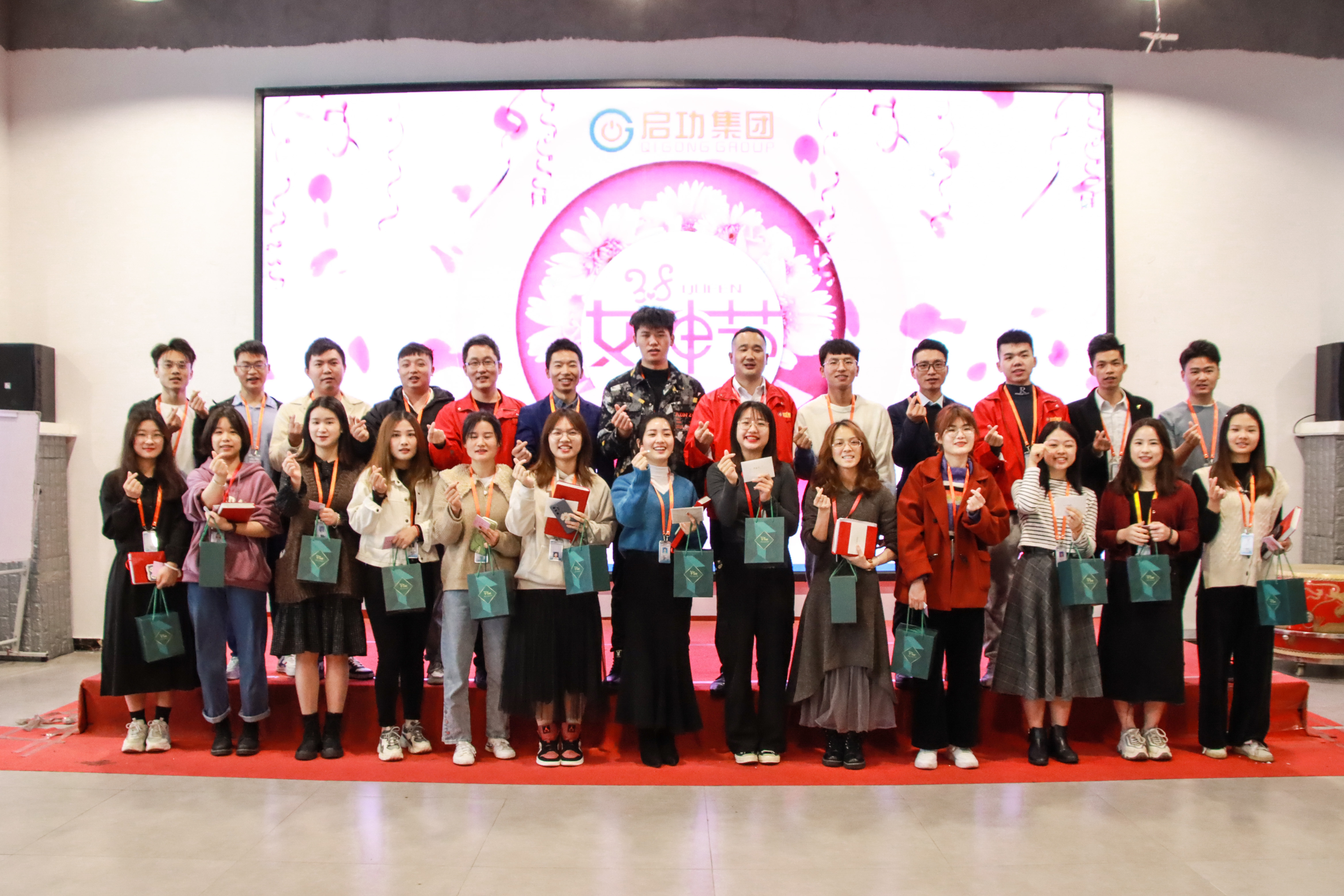 【情暖三月】世界因你而美，jn江南官方网站祝大家女神节快乐！
